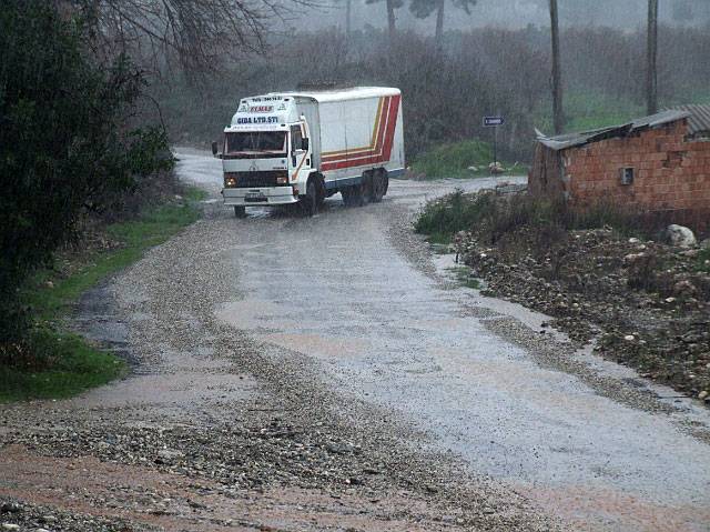 9-01-28-Kuzdere-Regen-01-s.JPG - Am Vormittag waren die Straßen schon sehr nass