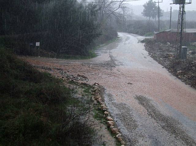 9-01-28-Kuzdere-Regen-26-s.JPG - Aber der Regen hörte nicht auf