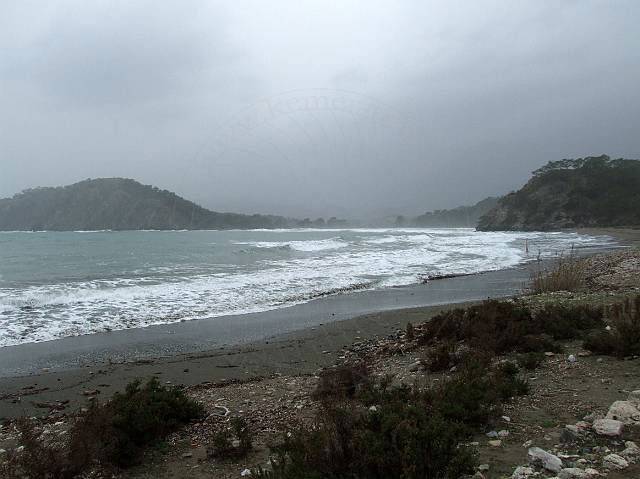 9-03-07-Meer-235-s.jpg - Blick auf die südliche Bucht von Phaselis (nach Süden), aufgrund des diesigen Wetters erkent man in Hintergrund keine Berge