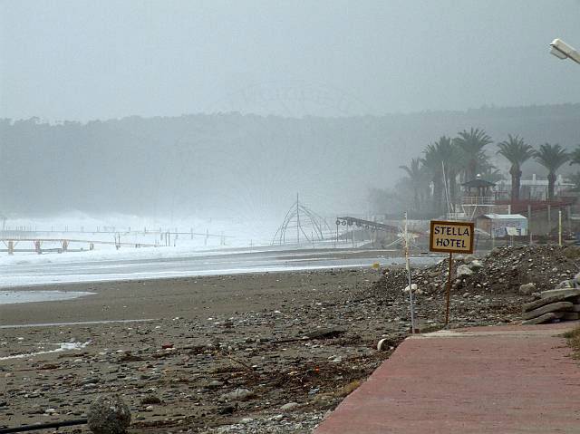 9-03-07-Meer-271-s.jpg - Ein ähnliches Bild in Camyuva, 1 km weiter nördlich