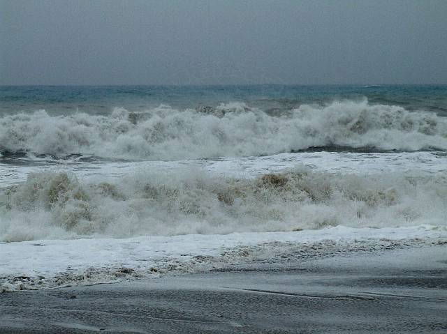 9-03-07-Meer-308-s.jpg - Gewaltige Wellen tosen am Strand in Camyuva