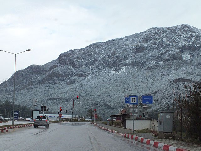 12-02-29-F-Kemer-049-s.jpg - Blick in Richtung Busbahnhof an der D-400