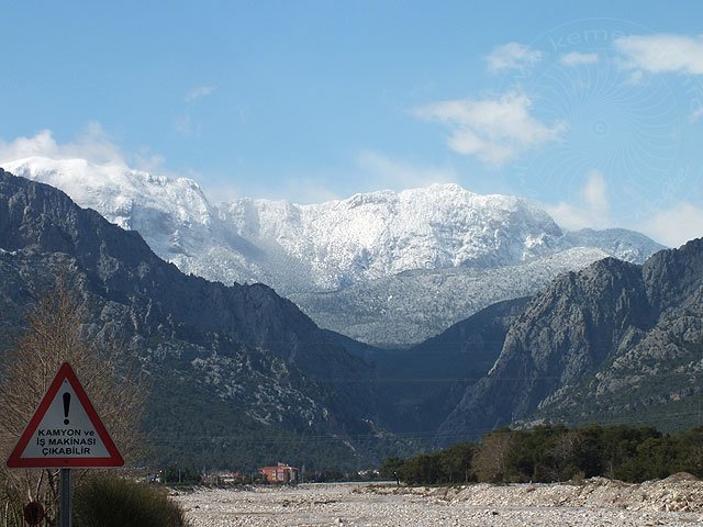 12-02-29-F-Kemer-130-s.jpg - Mittags lag die Schneegrenze dann wieder über 600m Höhe