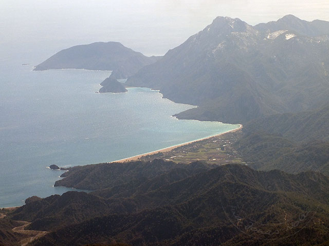 12-03-01-Tahtali-F-110-s.jpg - Die Bucht von Cirali und Olympos