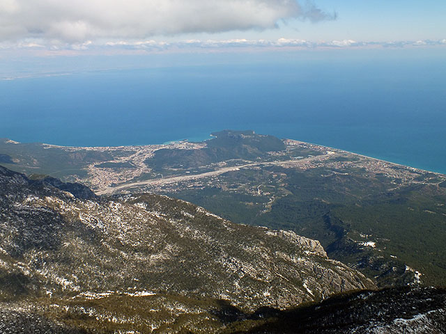 12-03-01-Tahtali-F-167-s.jpg - Blick nach Nordosten auf Kemer und Camyuva