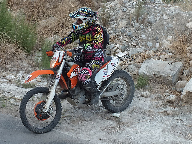 11-10-08-2-Enduro-36-s.jpg - Der war ohne Umwege gut über das Hindernis gekommen