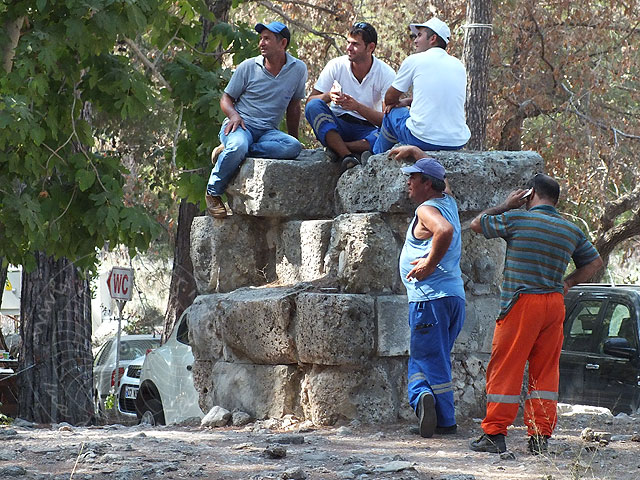 14-09-05-Phaselis-60.jpg - Arbeitspause