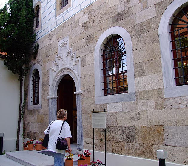 9-04-21-Antalya-053-s.jpg - Im Suna & İnan Kıraç Altstadt-Museum (Kaleici Müzesi) wurde eine alte Kirche restauriert und dient jetzt als Ausstellungsraum
