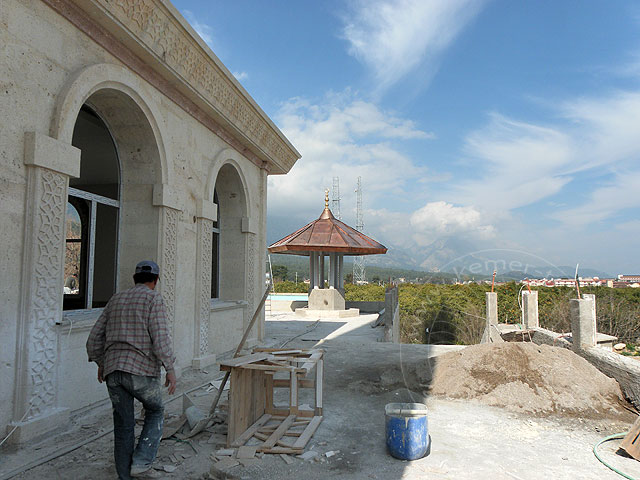 11-02-18-Kemer-Cami-22-s.jpg - Seitenansicht des Moscheebaus