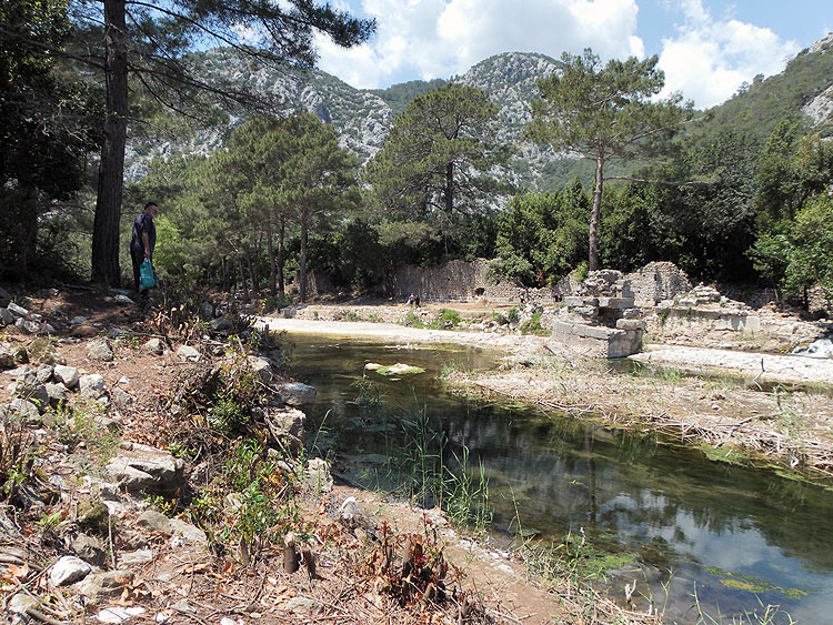 10-05-02-Olympos-128-s.JPG - Brückenpfeiler in Olympos