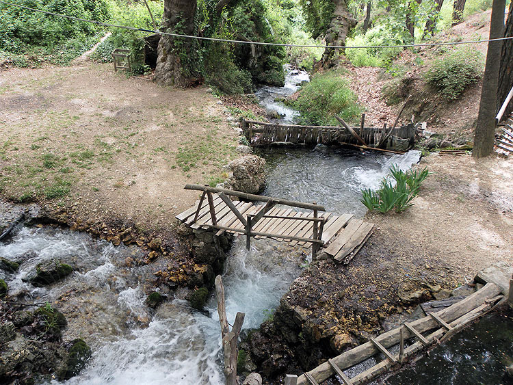 10-05-16-2-Altinyaka-19-s.JPG - Forellenbach in Altinyaka