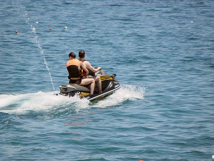 10-06-12-Kemer-14-s.JPG - Jetski