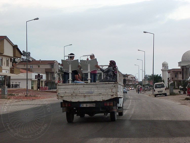 10-06-20-Kemer-Nar-007-s.JPG - Festwagen zum Karneval