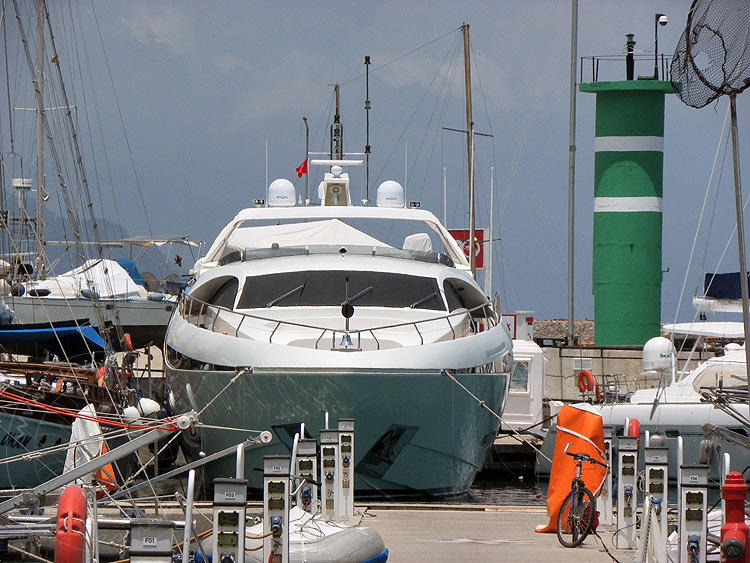 10-06-25-2-Kemer-02-s.JPG - Motoryacht