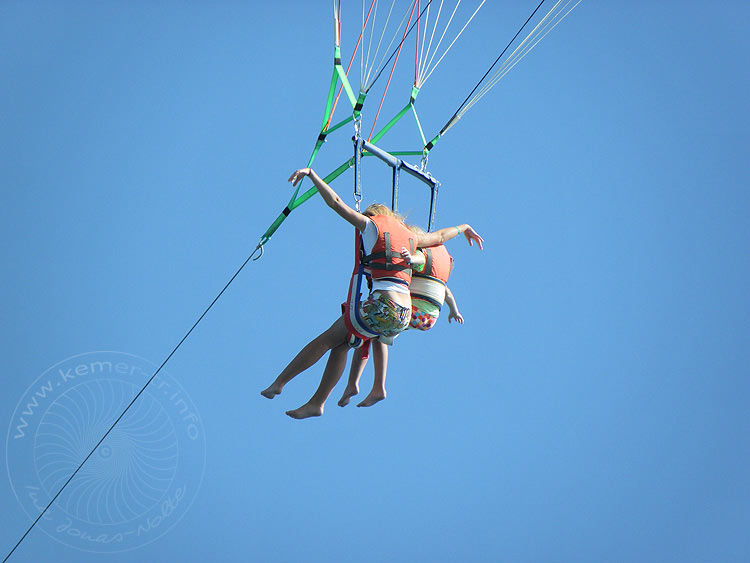 10-10-31-Kiris-35-s.JPG - Parasailing