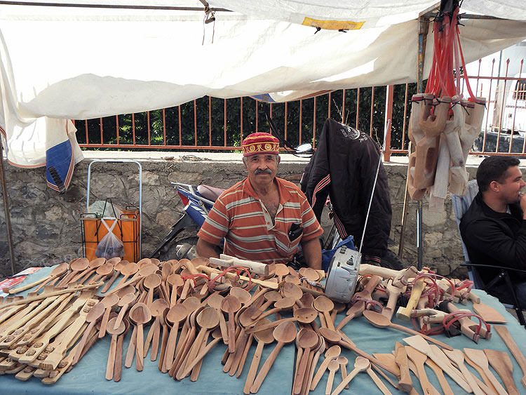 10-11-01-Kemer-Markt-05-s.JPG - Der Löffelschnitzer in Kemer