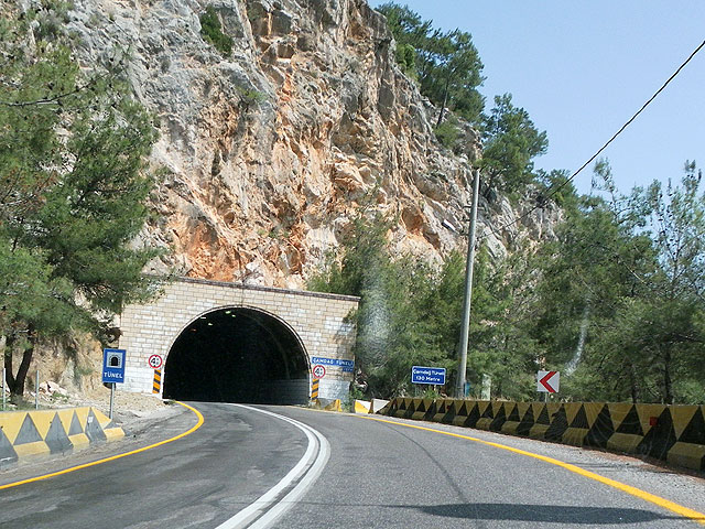 10-04-18-D-400-Tunnel-32-s.jpg - 18.4.2010:  Am Tag nach der Eröffnung der Tunnel