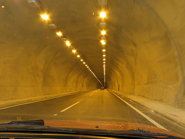 10-04-18-D-400-Tunnel-76-s.jpg - 18.4.2010:  Am Tag nach der Eröffnung der Tunnel