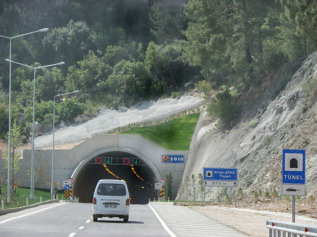 10-04-18-D-400-Tunnel-89-s.jpg - 18.4.2010:  Am Tag nach der Eröffnung der Tunnel