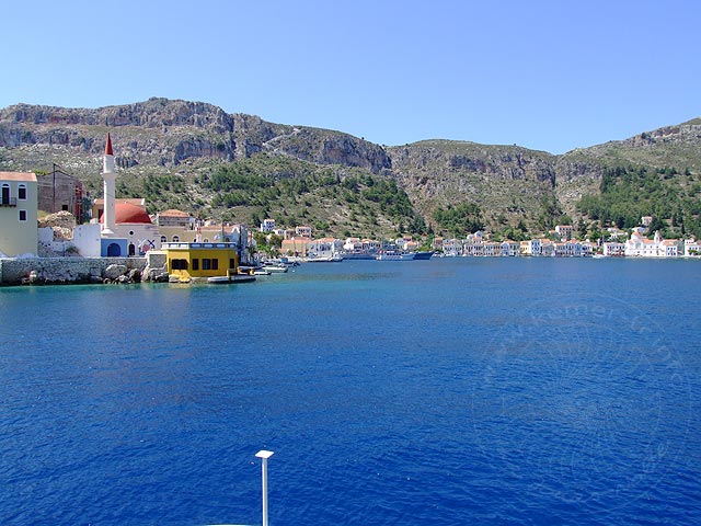 9-05-28-Meis-113-s.jpg - Einfahrt in den Hafen von Kastellorizo