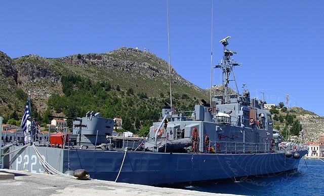 9-05-28-Meis-141-s.jpg - Das Marineschiff - hier vom Land aus
