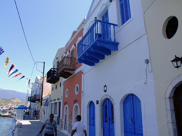 9-05-28-Meis-220-s.jpg - Die Promenade am Hafen von Megisti / Kastellorizo