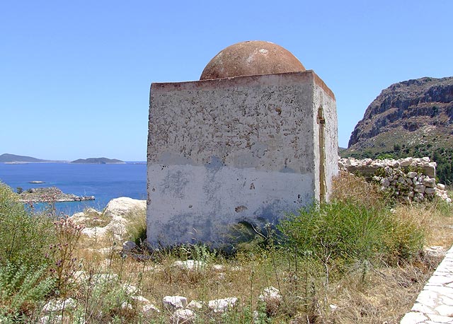 9-05-28-Meis-271-s.jpg - Kleine Kapelle auf der Anhöhe der Festung
