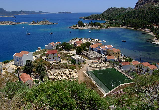 9-05-28-Meis-278-s.jpg - Blick auf die idyllische Nachbarbucht Mandraki