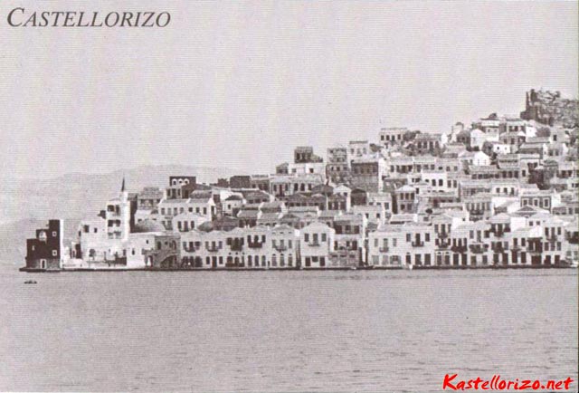 Kastellorizo-19-s.jpg - Um 1915 standen die Häuser hier noch dicht an dicht. - Mehr alte Bilder bei www.Kastellorizo.net