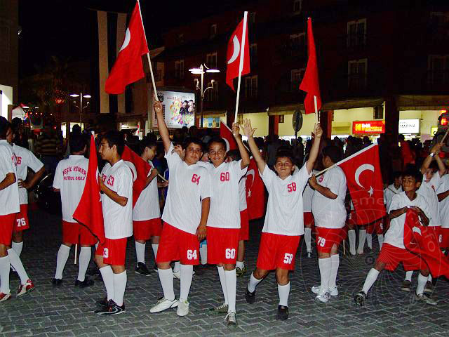 9-06-14-Kemer-Nar-035-s.jpg - Noch mehr fußballbegeisterte Söhne Kemers