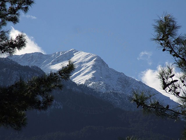 8-12-25-Kemer-Berge-016-s.jpg - Verschneite Bergrücken grüßten unterwegs