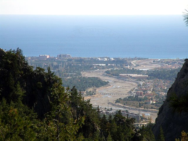 8-12-25-Kemer-Berge-017-s.jpg - Blick zurück über das Tal des Agva-Flusses in Richtung Kiris