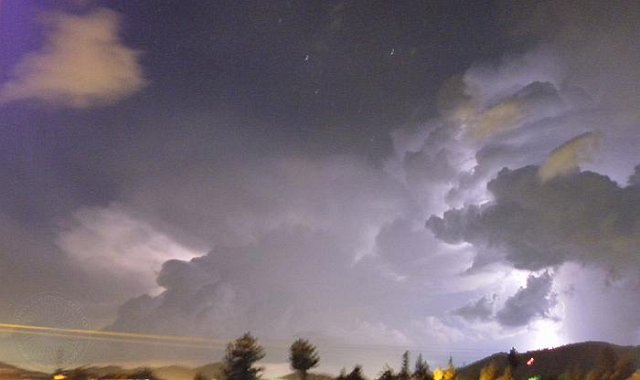 10-10-07-Gewitter-19-s.jpg - Ab und zu toben malerische Gewitter über dem Meer, hier eine Langzeitaufnahme mit Sternen