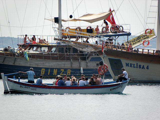 10-10-13-1-Phaselis-46-s.jpg - zu den wartenden Schiffen