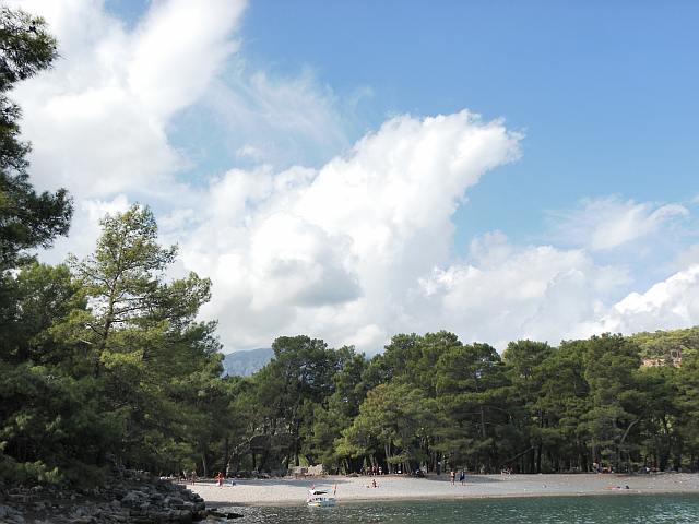 10-10-17-Phaselis-02-s.jpg - Von einigen Wolken über den Bergen lassen wir uns nicht verschrecken