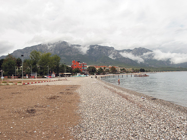 10-10-20-Kemer-13-s.jpg - Die Strände sind fast menschenleer, Berge und Wolken bilden eine herrliche Kulisse