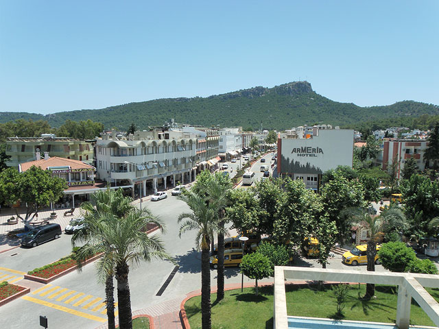 11-06-24-Kemer-73-s.jpg - Blick nach Süden auf den Atatürk Boulevard