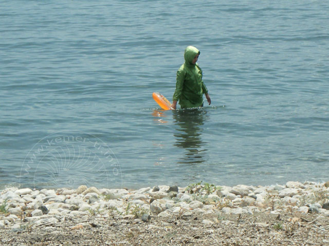 11-06-29-Phaselis-8-s.jpg - Eine Froschkönigin kommt aus dem Wasser