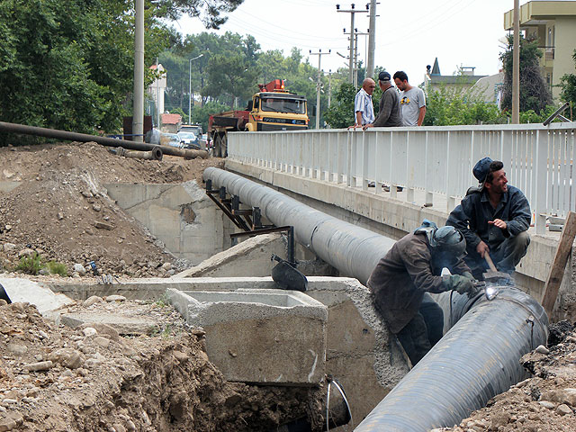 11-07-06-Kuzdere-10-s.jpg - Letzte Arbeiten an der neuen Wasserleitung nach Kemer