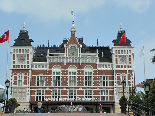 11-05-04-Kemer-33-s.jpg - jetzt hat man freie Sicht auf "Amsterdam Centraal"