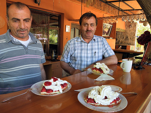 11-05-10-Kemer-01-s.jpg - Erdbeerkuchen mit Sahne aber bisher nur, wenn Ina ihn mitbringt