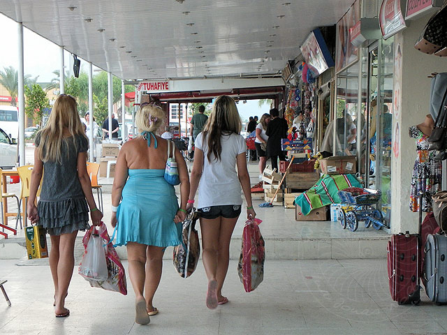 11-05-10-Kemer-67-s.jpg - Zum Shoppen besser bequeme Schuhe tragen
