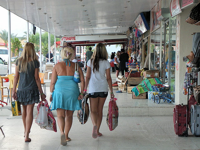 11-05-10-Kemer-67-s.jpg - Zum Shoppen besser bequeme Schuhe tragen