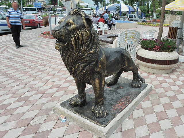 11-05-28-Kemer-08-s.jpg - Ein neues Denkmal "Güldener Löwe"