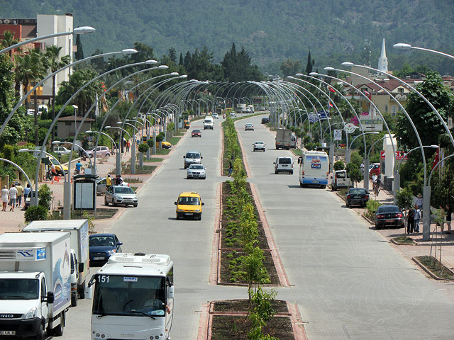 11-05-28-Kemer-52-s.jpg - Ende Mai 2011 - die Hauptzufahrt nach Kemer ist wieder frei befahrbar