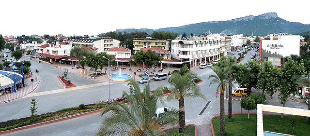 11-06-16-Kemer-10-16-640.jpg - Tagsüber ist Kemer natürlich viel besser zu sehen