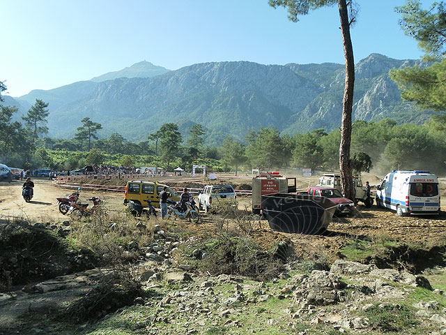 9-11-21-1-Kuzdere-20-s.jpg - Am 21.11.2009 fand hinten im Dorf mal wieder ein Enduro Rennen statt