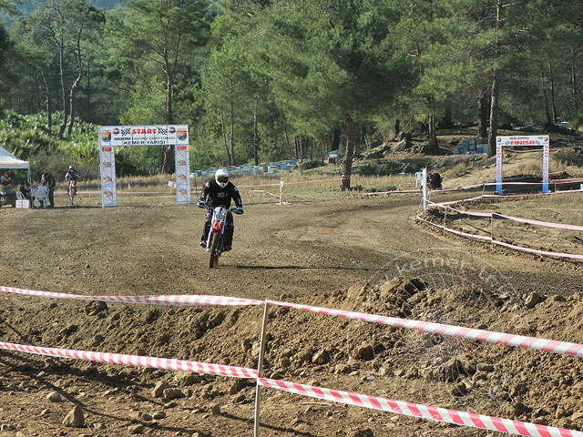 9-11-21-1-Kuzdere-27-s.jpg - Die jungen Männer vom Kemer Enduro Club sind führend in der gesamten Türkei. Sie haben hinter Kuzdere sehr gute Trainingsmöglichkeiten.