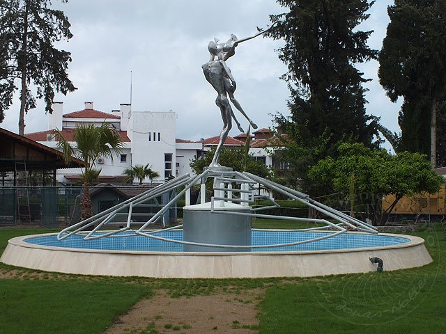 12-04-15-Kemer-12-s.jpg - das Denkmal "Der Liebesregen" erneut in Betrieb genommen