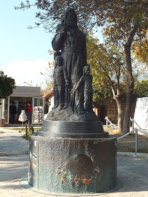 11-12-06-Demre-078-s.jpg - Altes St. Nikolaus Denkmal  in Demre